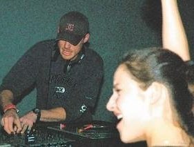 Jiggabot performing